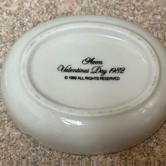 Vintage Avon 1982 Porcelain Trinket Box Oval Valentines Day - Sweet Deal! - Picture 9 of 12
